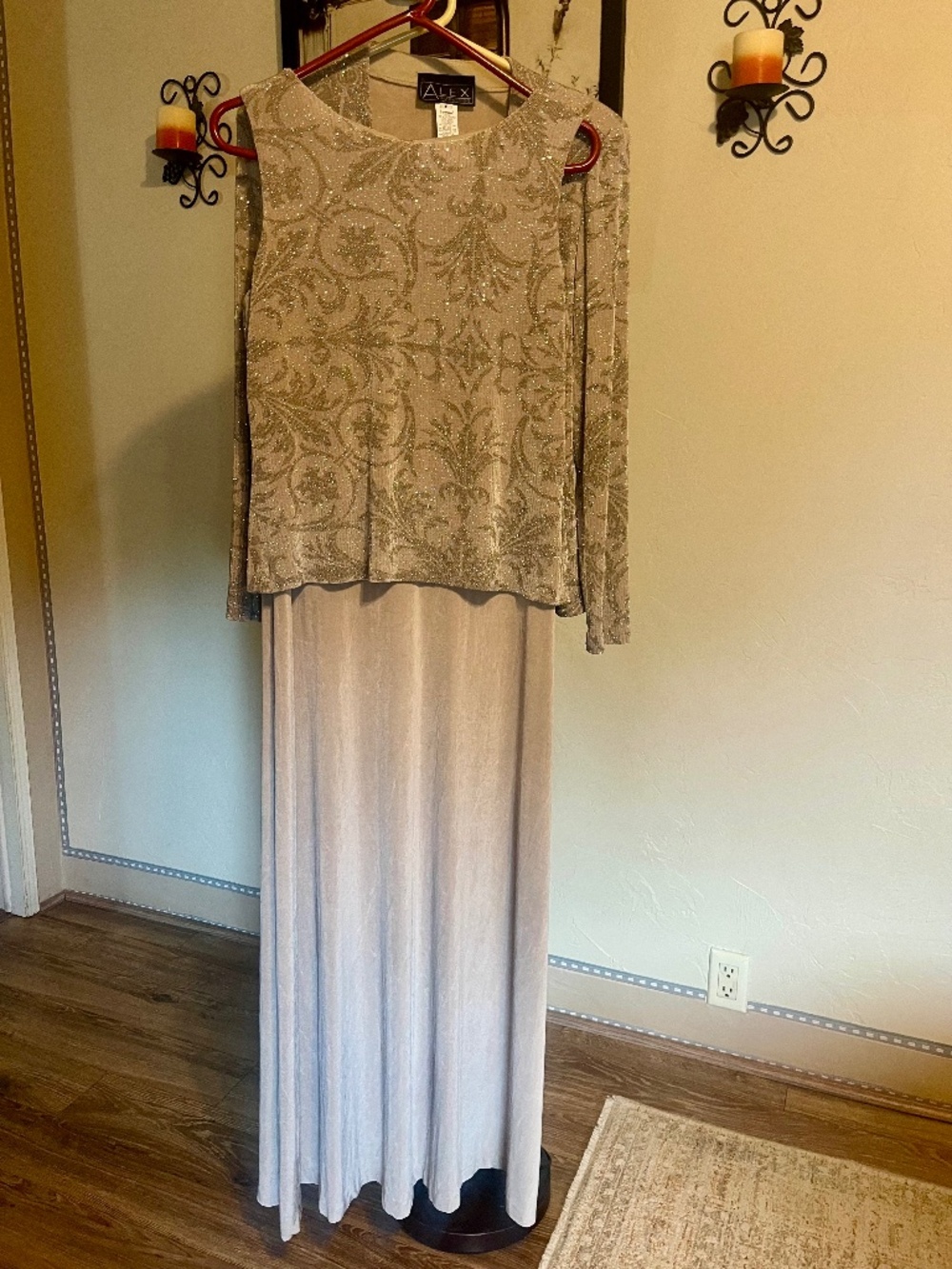 ALEX EVENINGS Stunning Gown 2 pc. Sleeveless with jacket. Mother of the Bride - Picture 9 of 10
